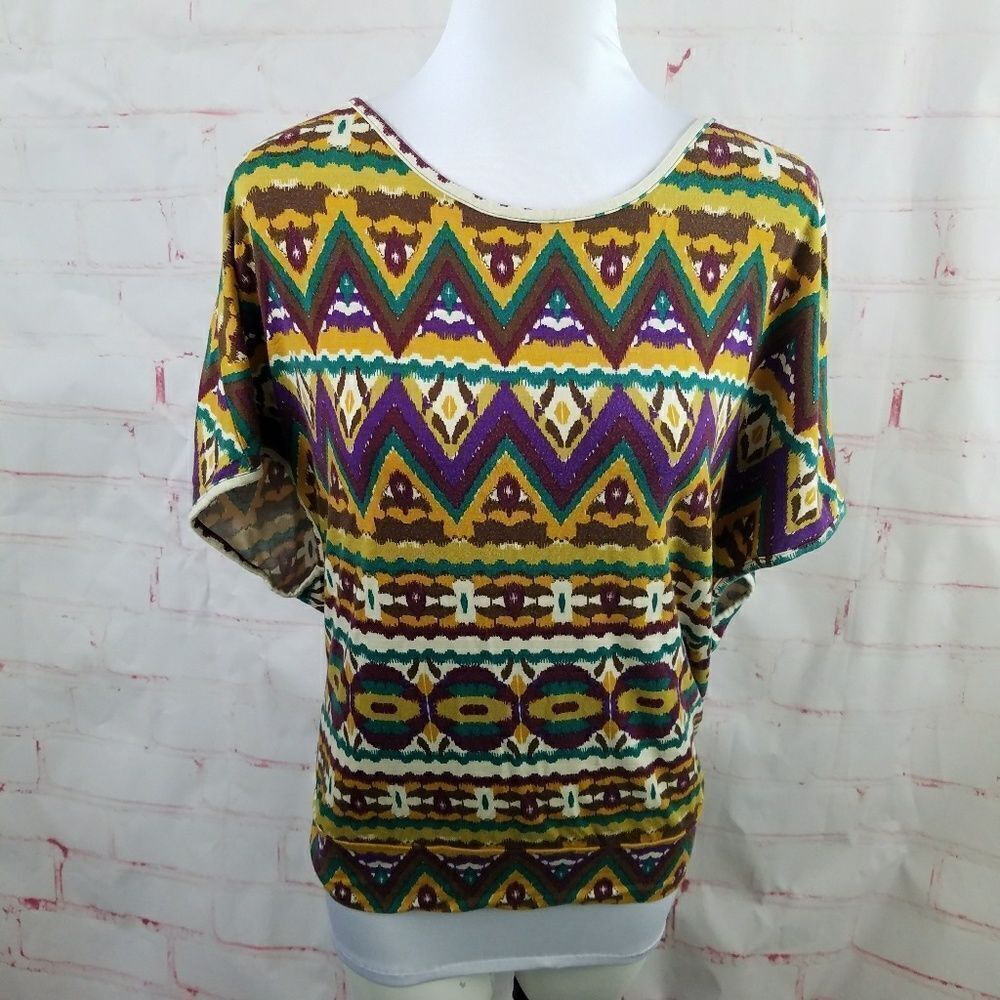 3/$25 Kimchi Blue aztec print top keyhole back L